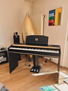 🎹 Le Phoenix S à Genève 
Le Piano Phoenix S poursuit son voyage et s’installe aujourd’hui chez un nouveau client à Genève.
Merci pour sa confiance 🙏
Bienvenue dans l’aventure Phoenix ! 
#phoenix #phoenixs #pianophoenix #genève #pianiste #pianolovers #pianomusic #madeinfrance #innovationfrançaise