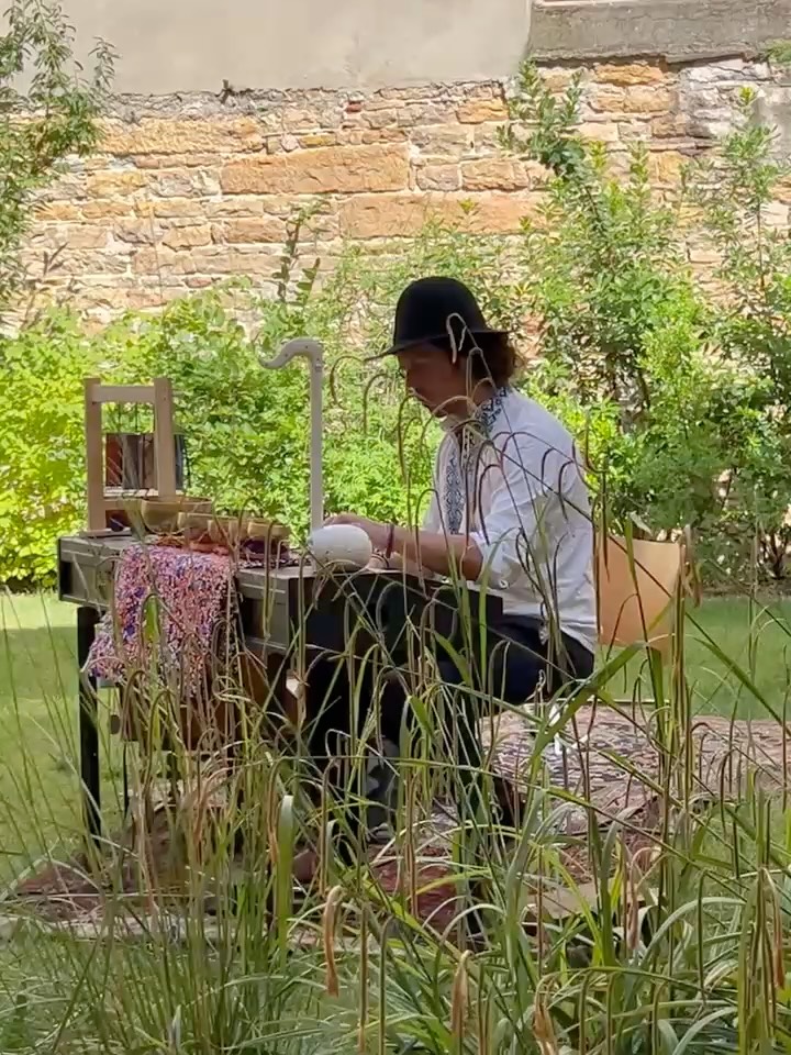 Le Phoenix au service de la transmission. 🎹✨

À l’occasion d’un récital à la Fondation Bullukian, le pianiste @mardirossianfrancois a exploré l’univers de Komitas, figure majeure du patrimoine musical arménien.

À travers un programme mêlant musiques populaires, œuvres sacrées et inspirations venues de différents horizons, ce concert proposait un dialogue sensible entre mémoire, transmission et création contemporaine.

Nous sommes fiers que notre piano ait pu accompagner ce moment artistique singulier, porté par la sensibilité et l’engagement de François Mardirossian.

Un beau témoignage de la capacité de la musique à relier les cultures, les histoires et les générations. 🎶