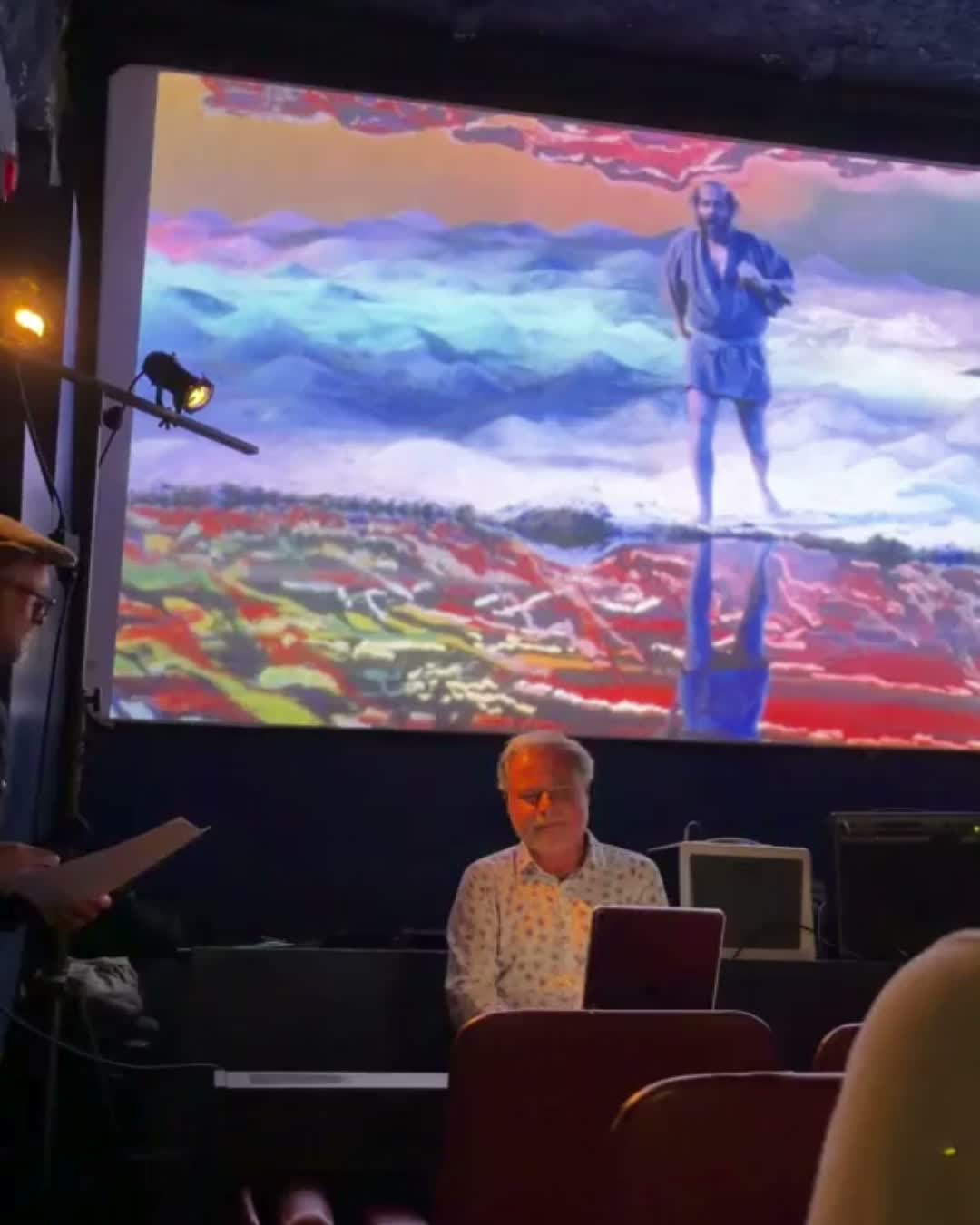 Le Phoenix S2 au rythme du jazz
Le 15 octobre dernier, Sébastien Paindestre et son trio étaient sur la scène du Studio Galande, à Paris, pour célébrer la sortie de son nouvel album “Le monde de Kurosawa”.
Aux côtés de Jean-Claude Oleksiak à la contrebasse et Antoine Paganotti à la batterie, le pianiste a donné vie à ce projet musical sur notre Phoenix S2.
Une belle occasion de retrouver le Phoenix S2 sur scène, au service de la créativité et de l’expressivité musicale.
Merci à @jazzseb Sébastien Paindestre pour sa confiance et pour avoir choisi le Phoenix S2 pour ce concert.