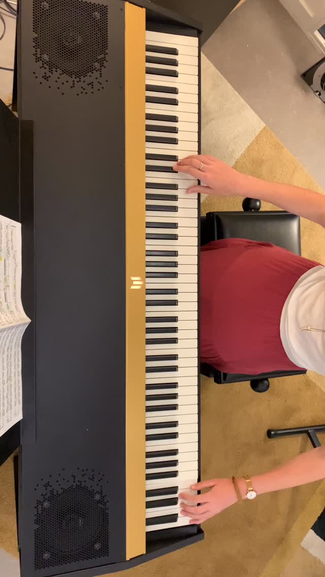Astuce Phoenix 1 : Adapter le volume à votre environnement 🎹
Saviez-vous qu’il est possible d’ajuster le volume directement depuis le clavier de votre Phoenix, sans passer par l’application ?
🔉 Une touche permet de diminuer le volume.
🔊 La touche voisine permet de l’augmenter.
Un réglage simple et rapide pour adapter instantanément votre niveau d’écoute à votre environnement, que vous jouiez au casque, en répétition ou à la maison.
Une fonctionnalité pensée pour rendre l’utilisation du Phoenix toujours plus fluide. ✨
Enregistrez cette astuce pour la retrouver facilement. 💾
✨ Retrouvez bientôt d’autres astuces Phoenix.